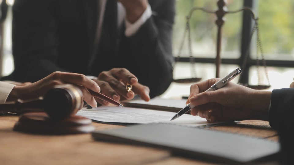 Участь адвоката на всіх слідчих та розшукових діях